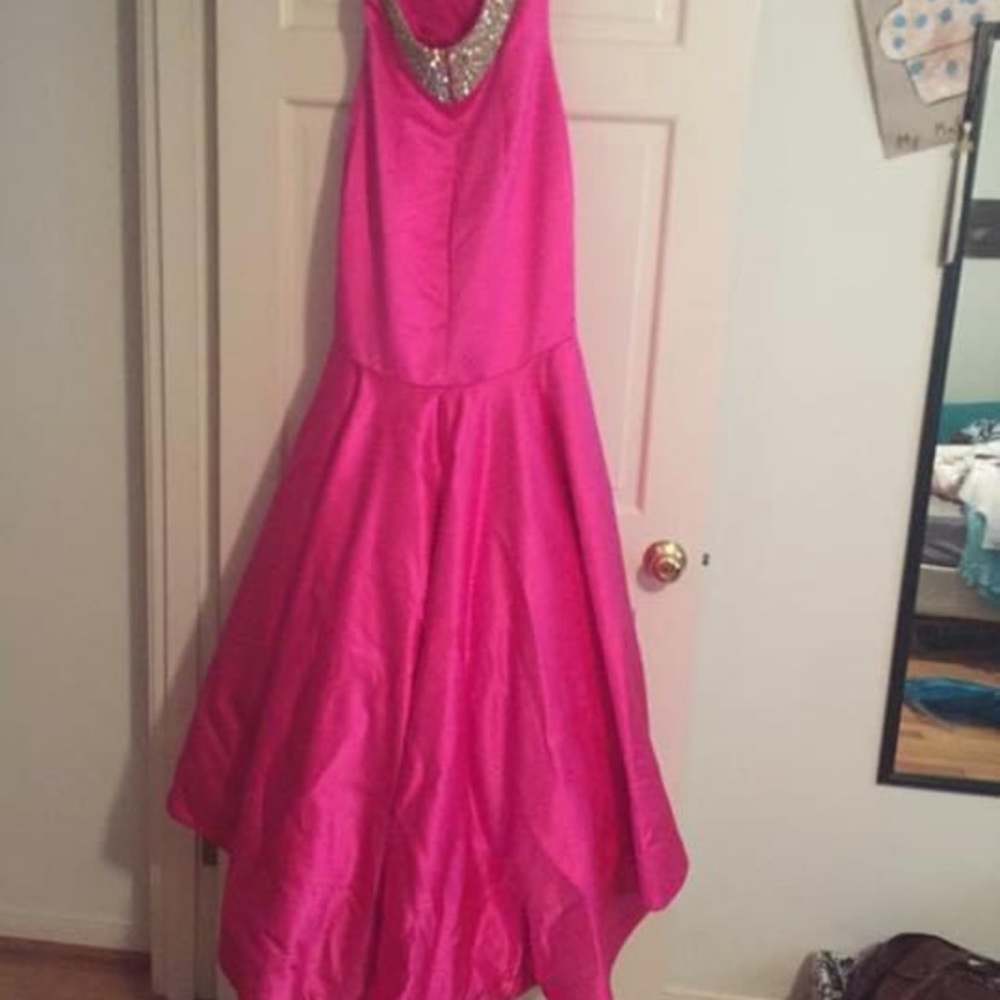 Size 4 fitted pink Sherri hill gown
